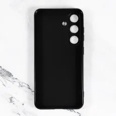 Slim and lightweight black case fitted on a Samsung Galaxy S25.