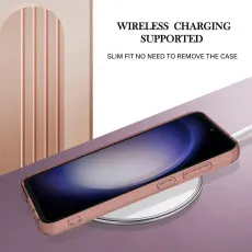 Wireless charging demonstration with the purple marble case on