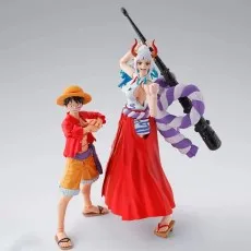 One Piece figures Yamato and Luffy standing together; Yamato is tall, holding a club and rope.